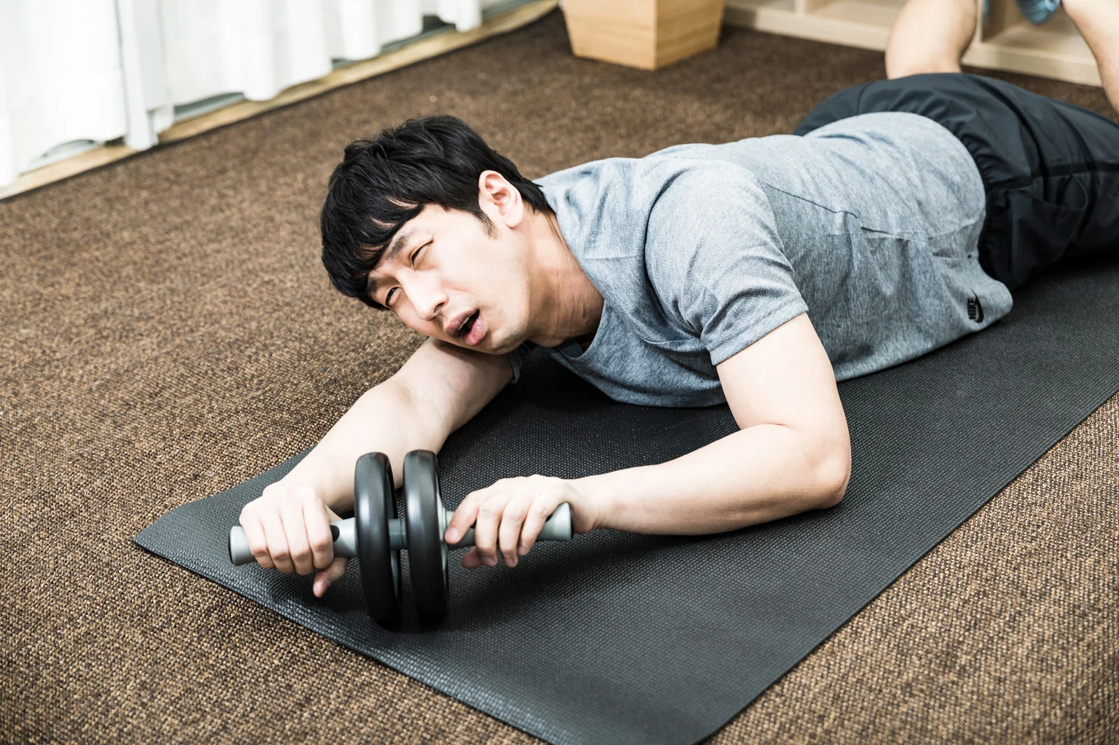 筋トレとプロテインを続けて習慣化したイメージ