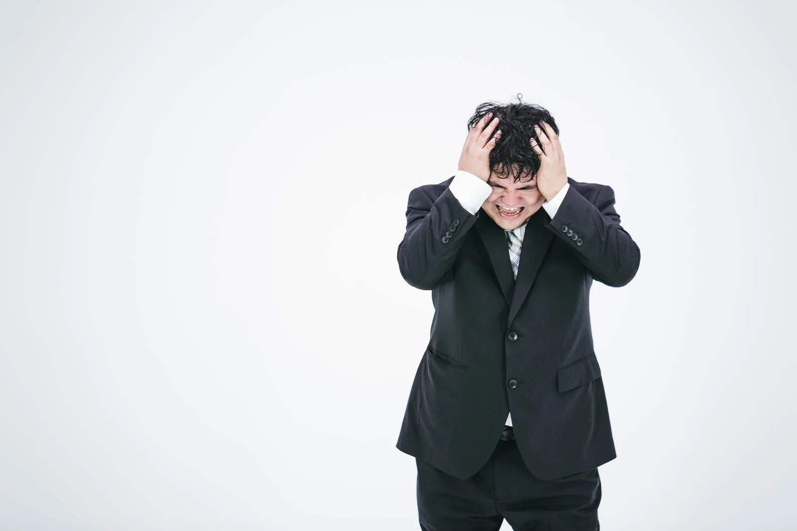 どの転職エージェントを選ぶか悩む30代ビジネスパーソン